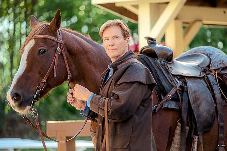 Jack Wagner como Bill Avery When Calls the Heart 10ª temporada