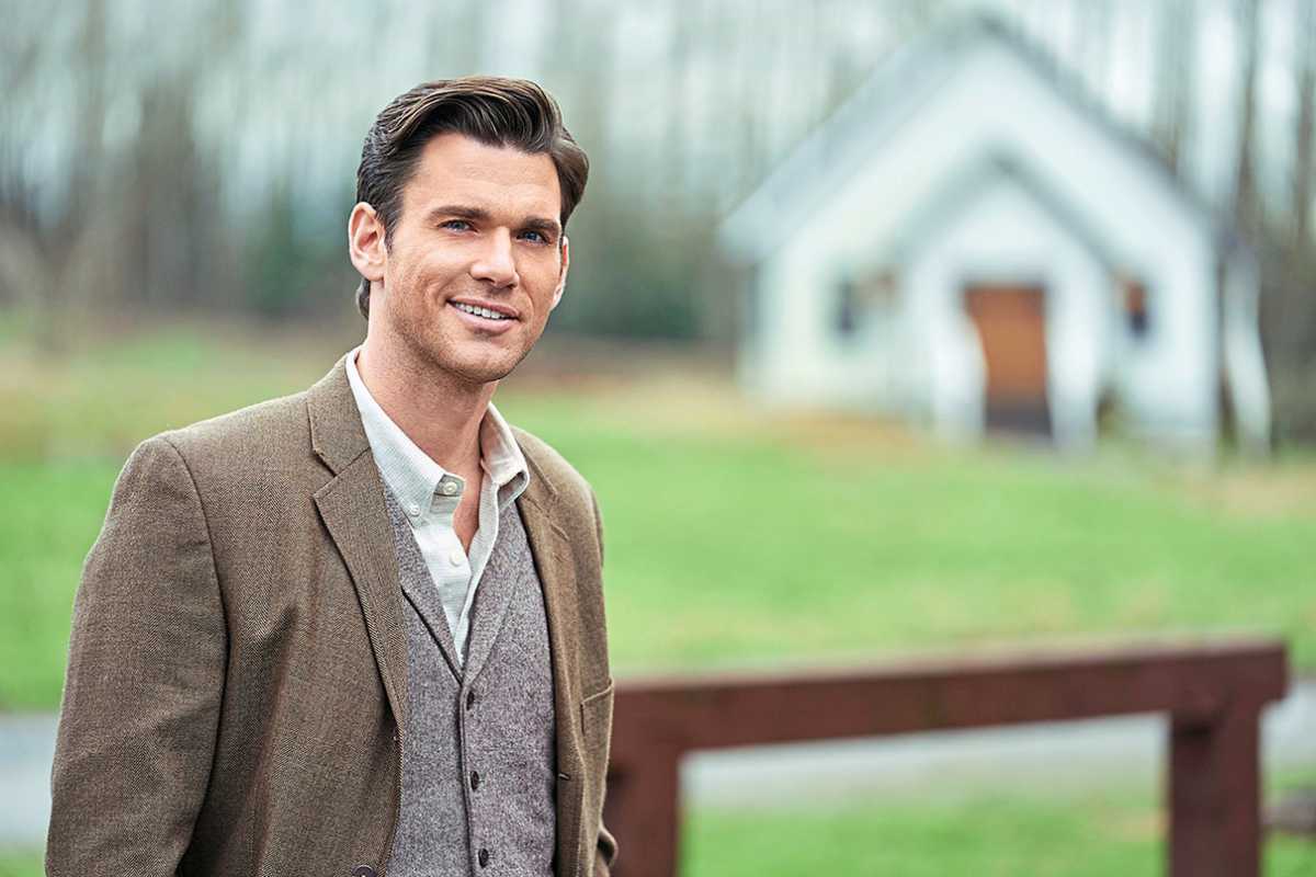 Kevin McGarry como Nathan Grant