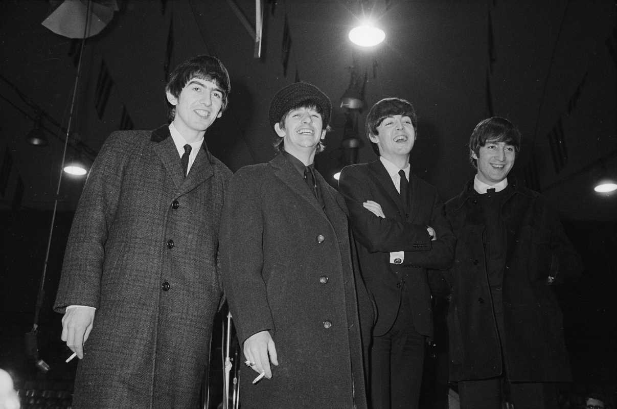 I Beatles si dirigono verso una conferenza stampa a Washington, DC nel 1964