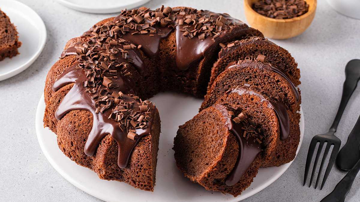 Un pastís de xocolata a rodanxes