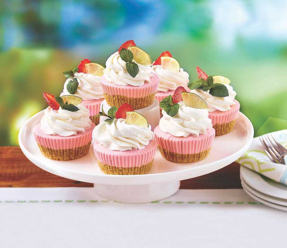 Strawberry daisy mini cheesecakes