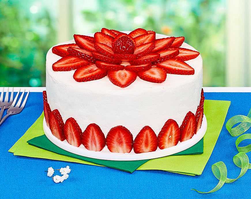 Dessert gâteau aux fraises et à la crème
