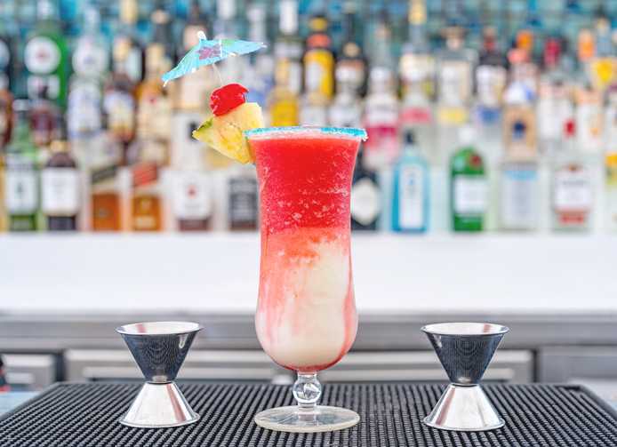 bevroren cocktail in orkaanglas