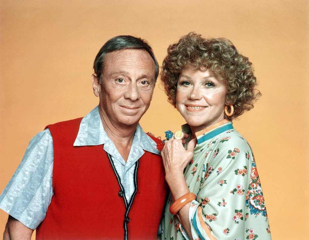Norman Fell và Audra Lindley trong The Ropers