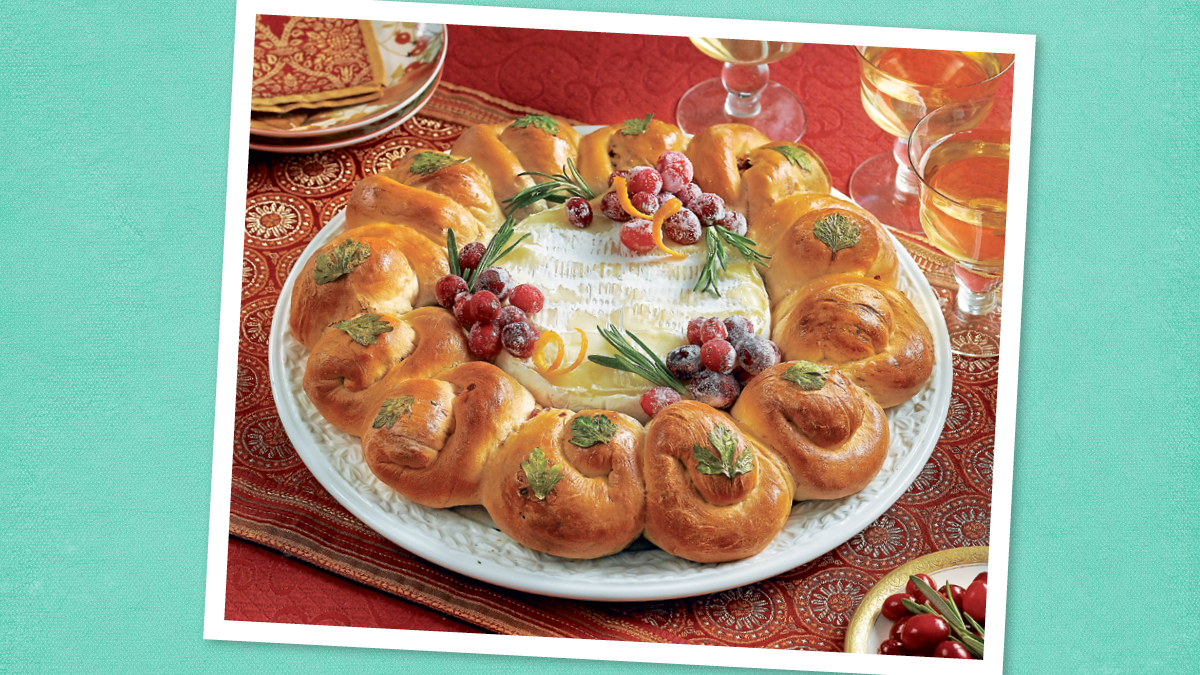 Karangan Bunga Roti Walnut Cranberry diletakkan di atas latar belakang teal (makanan pembuka Thanksgiving)
