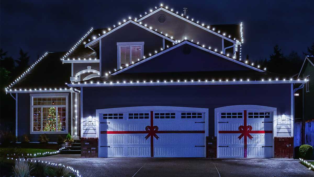 exteriorul unei case decorate de Crăciun: Când să decorezi de Crăciun