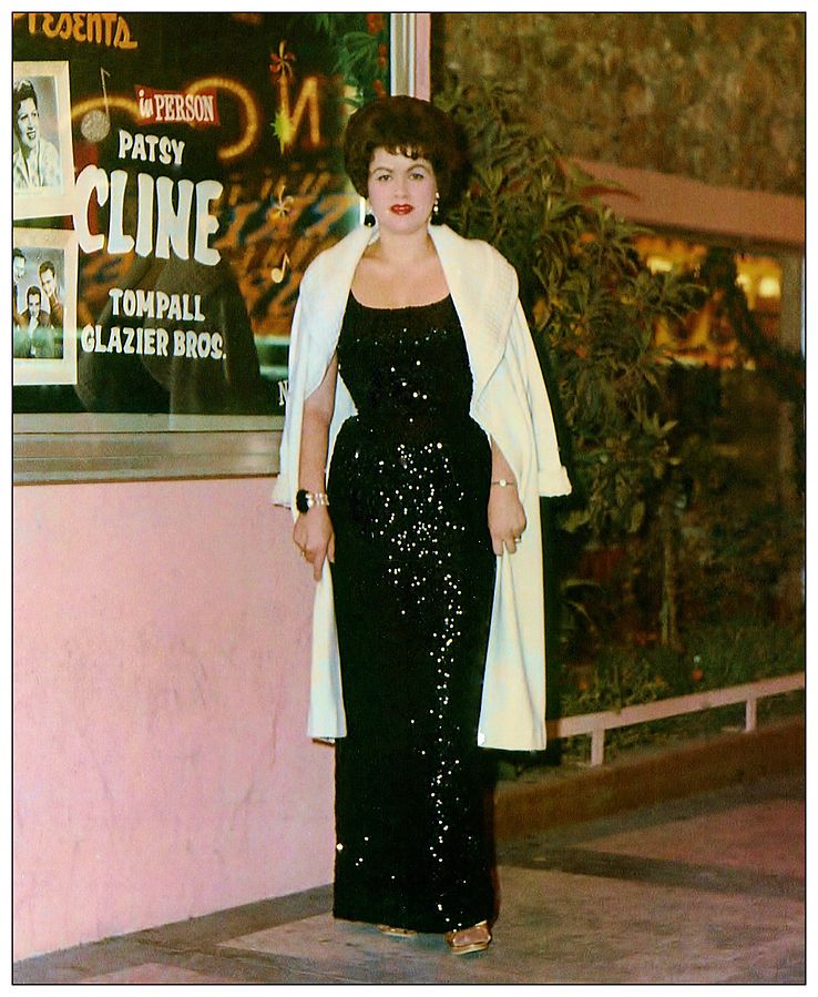 Patsy_Cline_at_the_Mint_Casino_in_Las_Vegas, _Nevada._Circa_1962