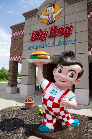 I ristoranti Big Boy sostituiscono la mascotte iconica con il vecchio carattere degli anni 