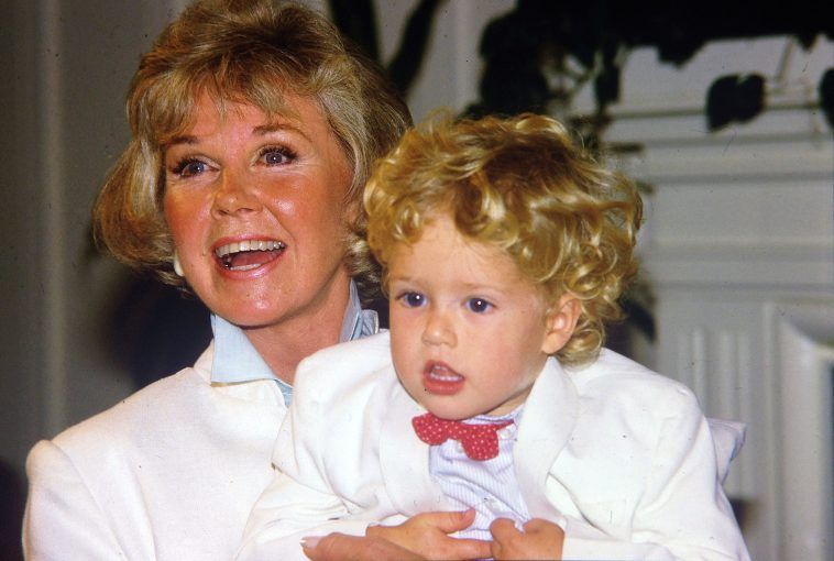 Doris Day pojanpoikansa Ryan Melcherin kanssa