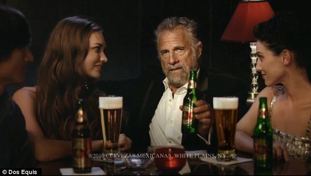 V reklamách na pivo Dos Equis hrál na nejzajímavějšího muže světa. Ve skutečném životě však Jonathan Goldsmith žil život, který by zapůsobil i na jeho osobnost na obrazovce