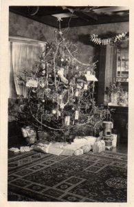 לפני 100 שנה תפס עץ חג המולד את מרכז הבמה