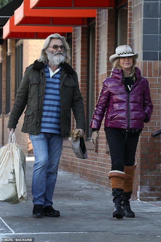 Goldie hawn έξω και για να κάνετε ψώνια διακοπών με τον Κουρτ Ράσελ
