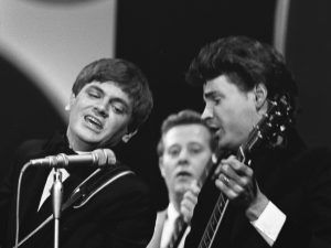 The Everly Brothers помогнаха на песента да достигне популярност