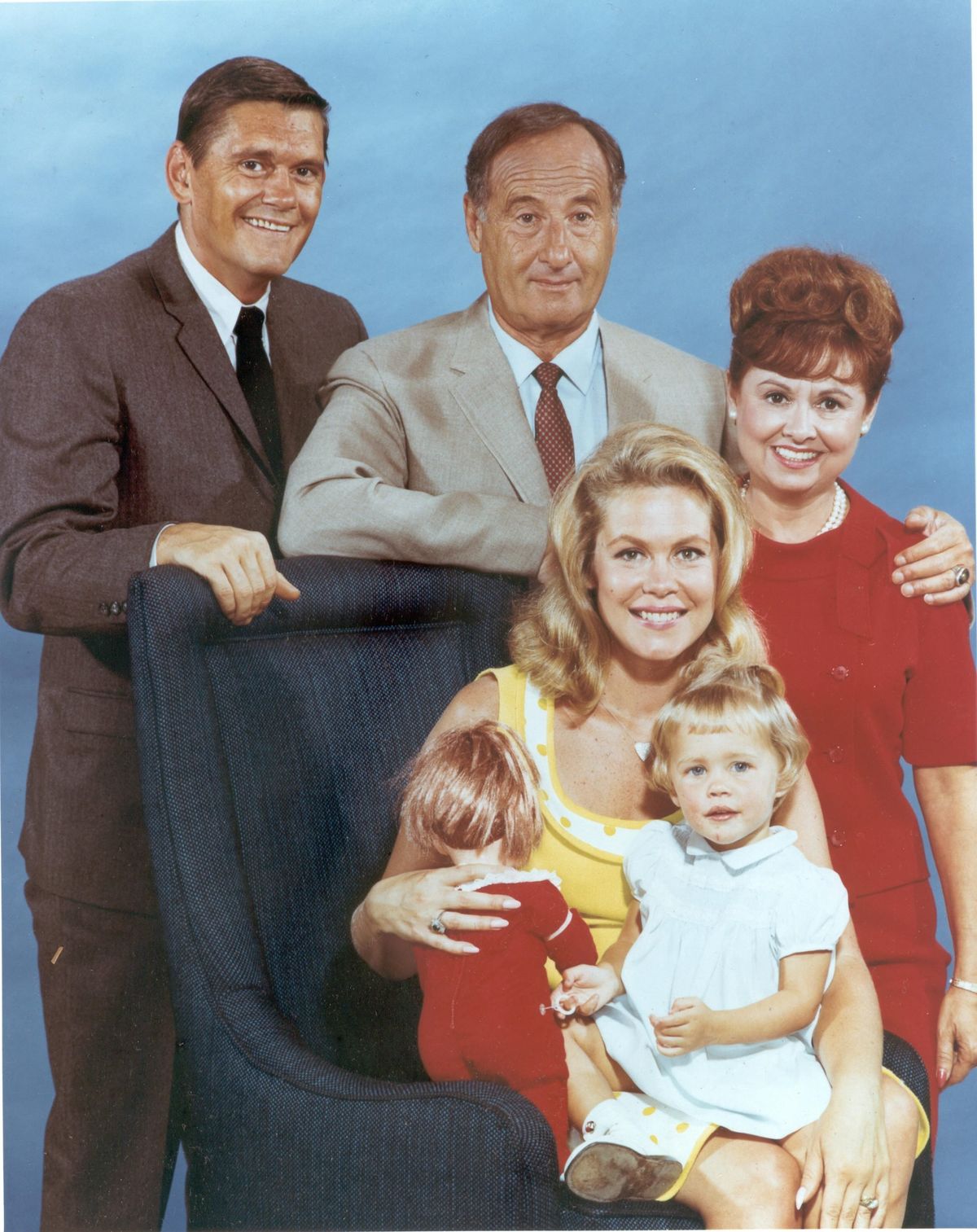 sara-gould-and-bewitched-cast