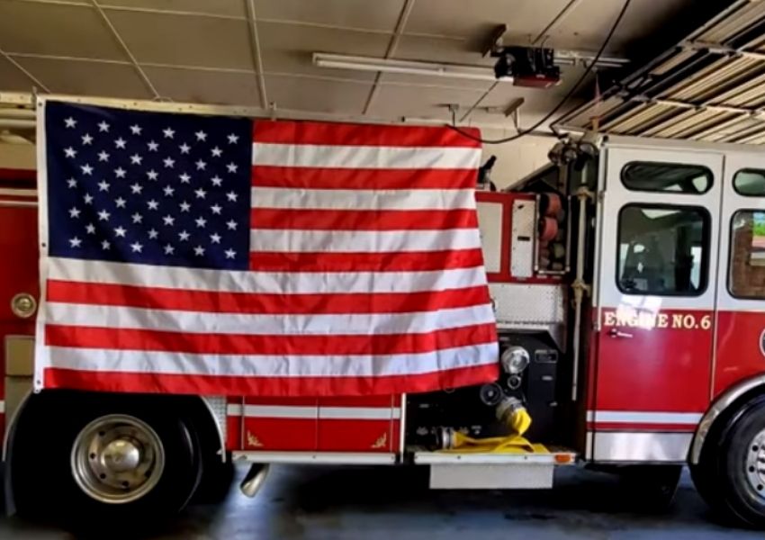 американско знаме на пожарна кола