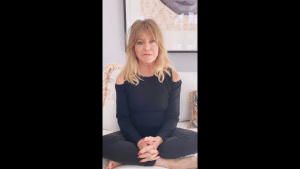 Goldie Hawn oferece aos fãs vídeos animados; Kate forneceu a foto amorosa do maiô
