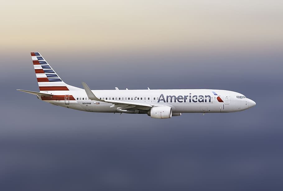 Žena odstartovala let společnosti American Airlines kvůli nošení útočné masky