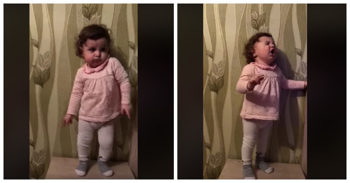 پیاری ویڈیو میں چھوٹا بچہ 50 کی راک موسیقی میں رقص کرتا ہے
