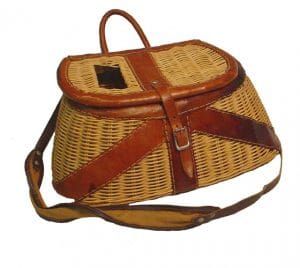 Za prvé, proutěné tašky, jako je proutěný košík, sloužily užitečným účelům, jako je nošení korýšů