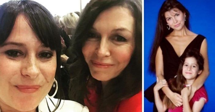 As estrelas do Hospital Geral Finola Hughes e Kimberly McCullough compartilharam uma selfie para uma reunião