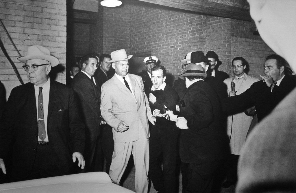 Jack Ruby menembak Lee Harvey Oswald