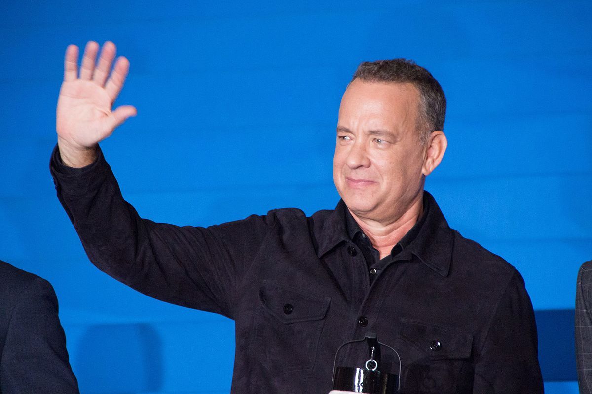 Tom Hanks zwaait