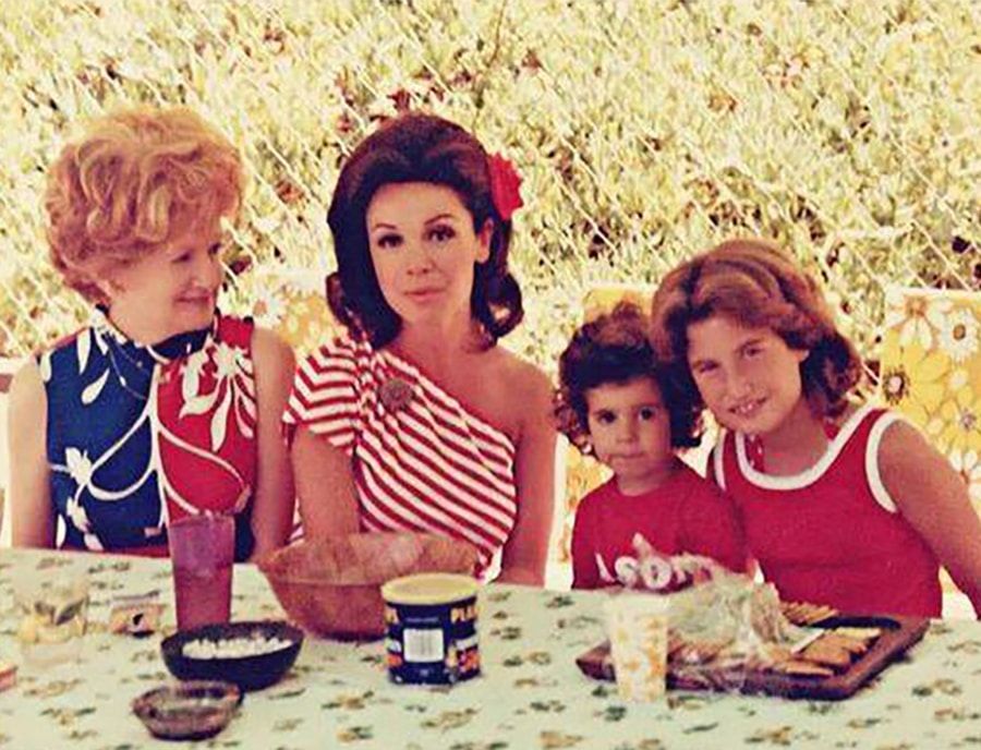 annette-funicello-and-family-skippy-komersial