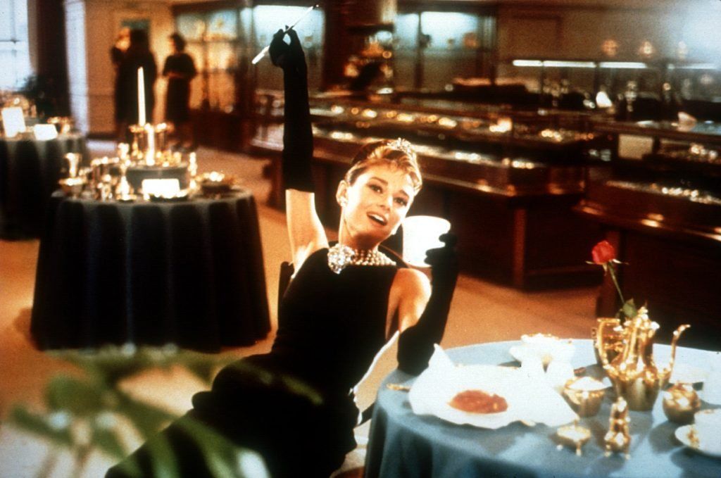 Audrey-Hepburn-Frühstück-bei-Tiffanys