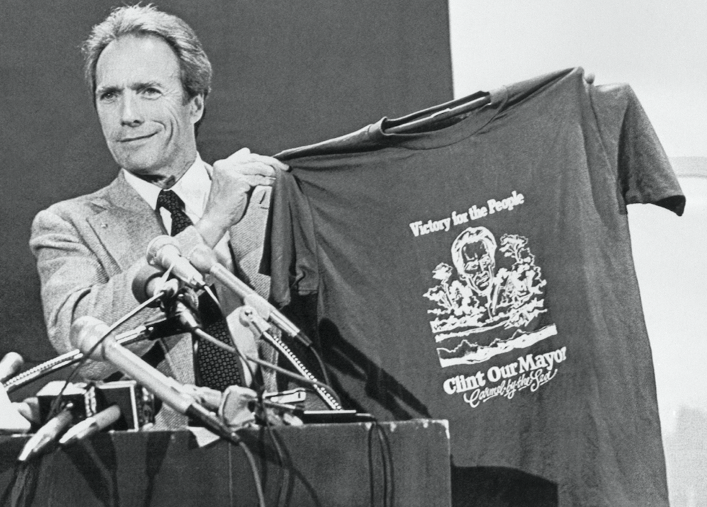 Clint Eastwood torna-se Prefeito de Carmel CA em 1986