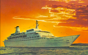 Hoewel dit cruiseschip nu verdwenen is, maakt het nog steeds indruk op mensen op ansichtkaarten