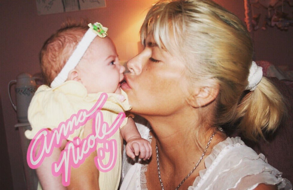Anna Nicole Smith con el bebé Dannielynn