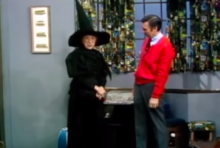 Margaret Hamilton, oblečena kot hudobna čarovnica