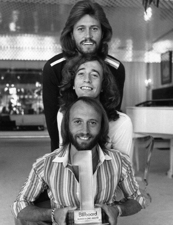 Кийт Урбан изпълнява красиво предаване на _To Love Somebody_ By The Bee Gees