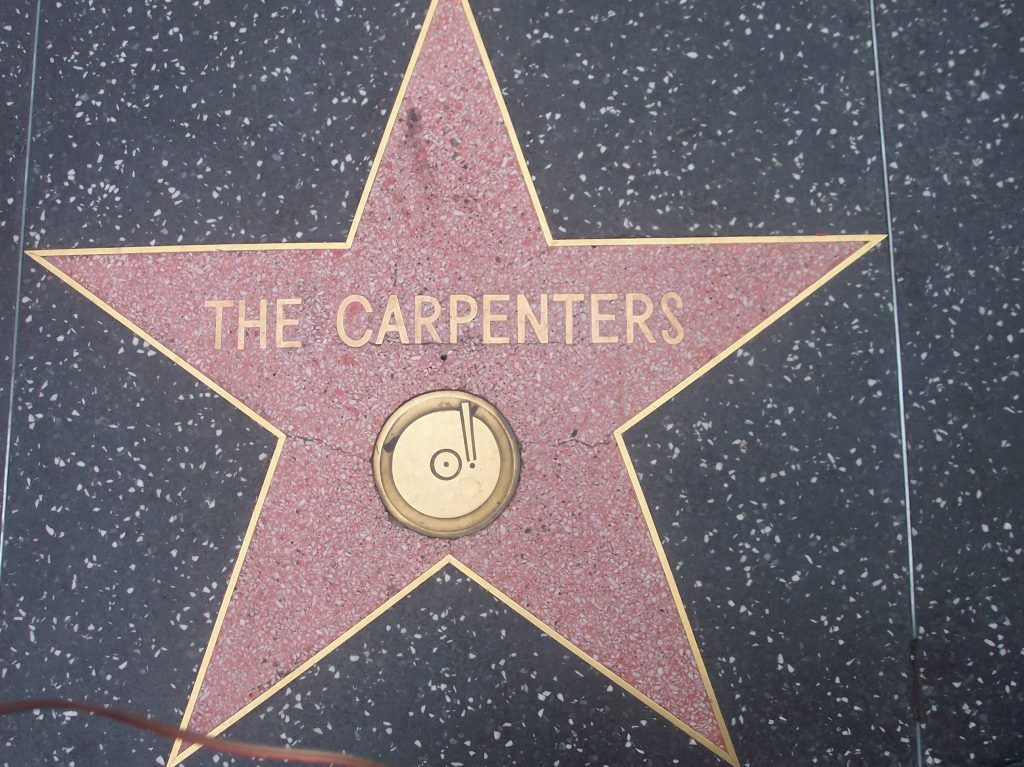 Carpenters joacă rolul de pe Hollywood Walk of Fame.