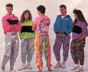 Warna-warna neon yang terang pasti mengagumkan fesyen 1980-an
