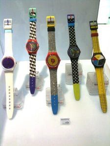 Alguns rellotges Swatch semblaven simples i altres tenien patrons atrevits