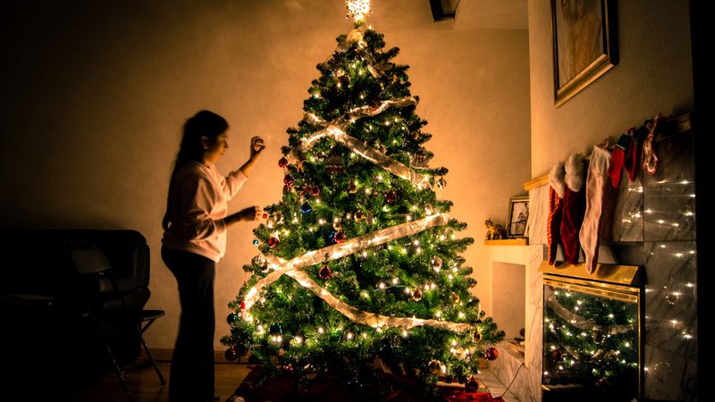 decorando árvore de natal